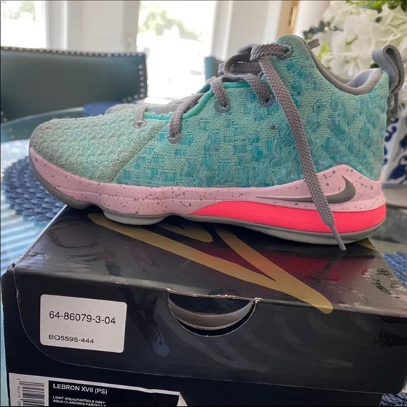 Nike LeBron XVI Shoes - Picture 2 of 2